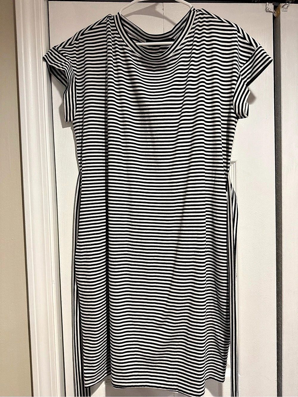 Merokeety Striped Tie-Front Mini Dress in Black & White Like New